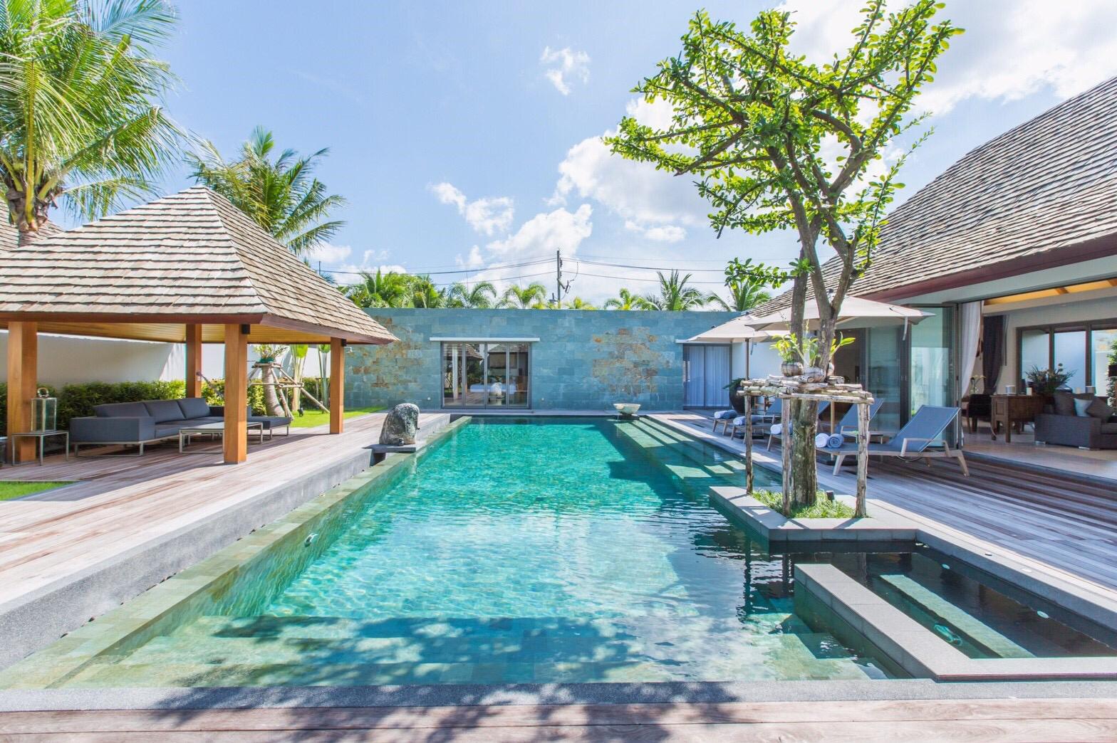 С приватным бассейном